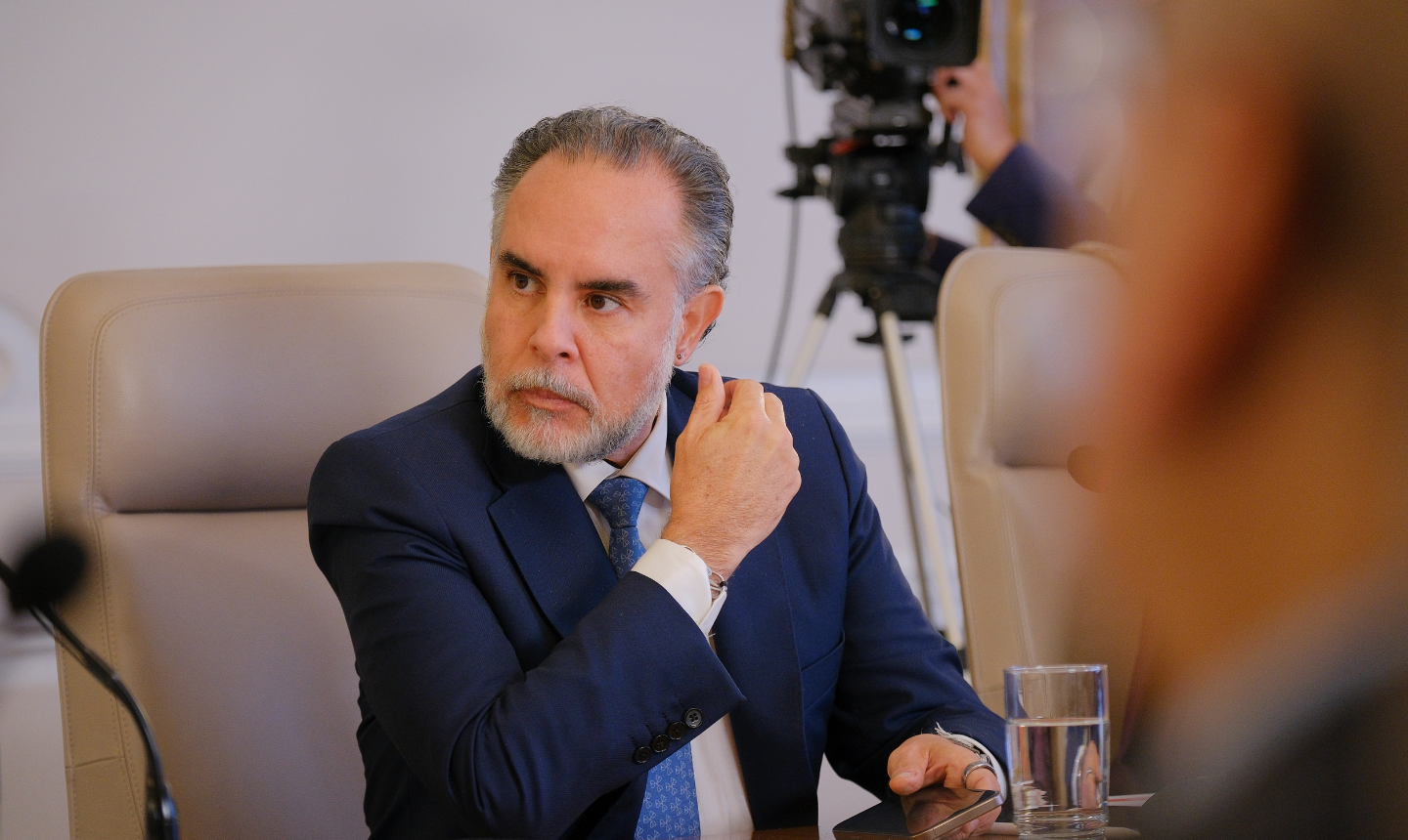 MinInterior niega censura por ley que frenó encuesta de Invamer: “Es ajuste técnico, no mordaza”