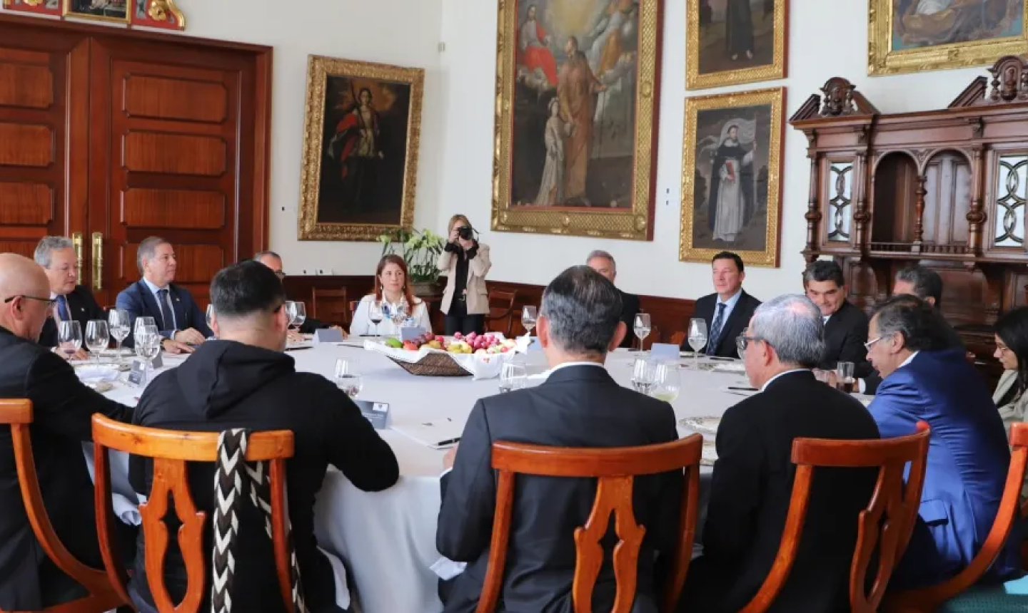 Petro, Congreso y altas cortes firman pacto simbólico para reducir tensiones políticas