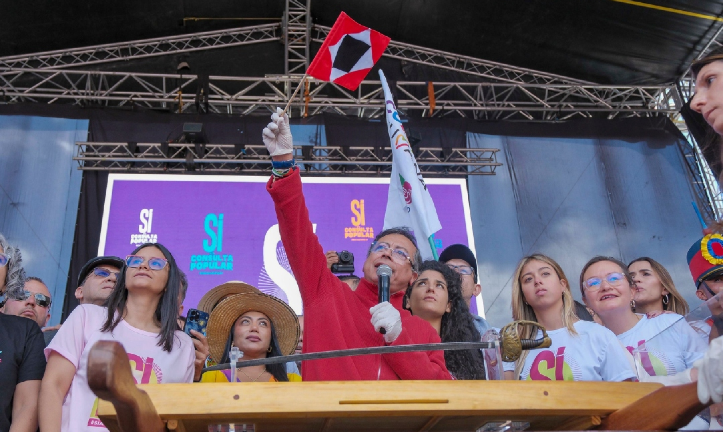 Consulta popular fue radicada en medio de marchas del 1.º de mayo: estas son las 12 preguntas que propone el Gobierno