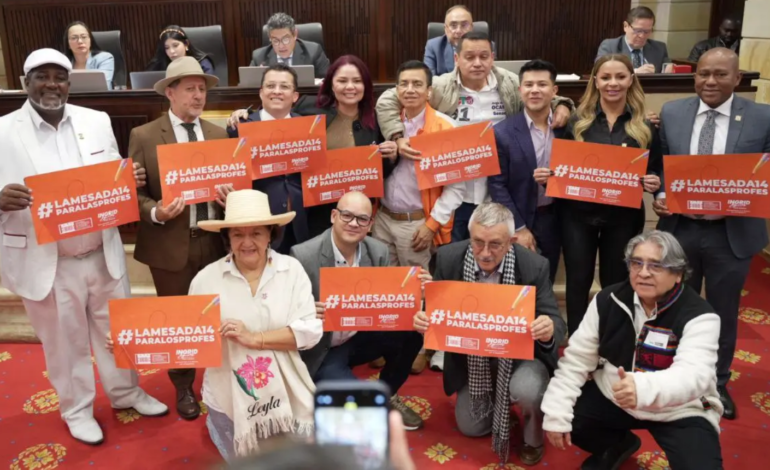 Mesada 14 para docentes jubilados supera cuarto debate en el Senado
