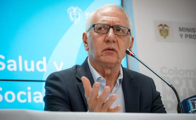 Ministro de Salud enfrenta ola de críticas por decir que “los ricos también lloran” en medio de crisis hospitalaria