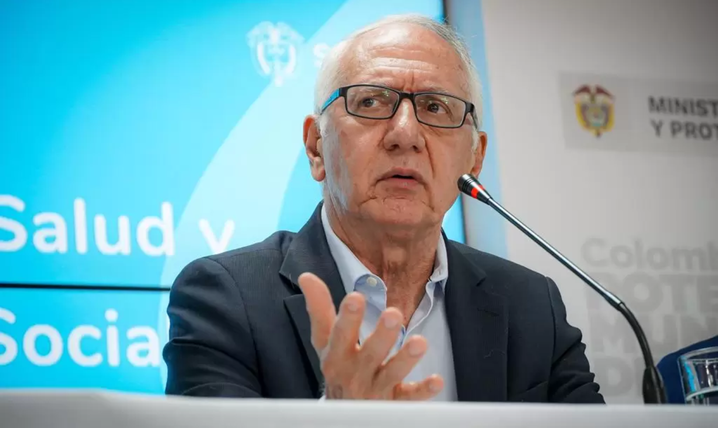 Ministro de Salud enfrenta ola de críticas por decir que “los ricos también lloran” en medio de crisis hospitalaria