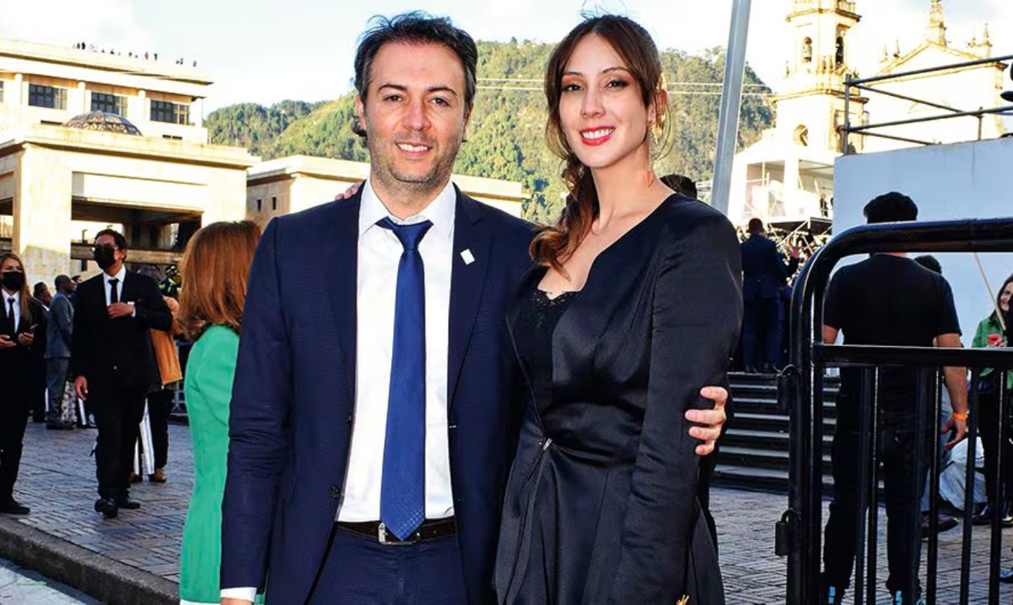 Partido del Trabajo prende alarmas y desmiente aval presidencial a la esposa de Daniel Quintero