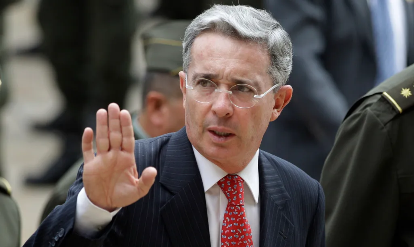 Fiscalía podría reactivar tres procesos contra Uribe por crímenes de lesa humanidad