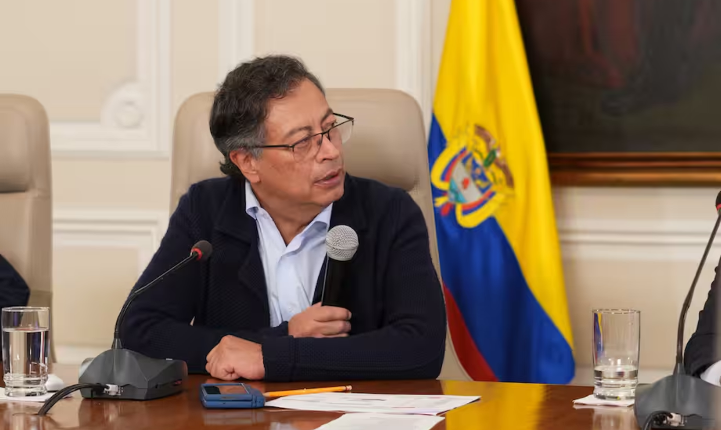 Petro advierte que el Estado no pagará deudas privadas de las EPS y anuncia traslado de recursos a la Nueva EPS