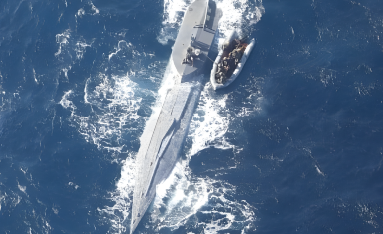 Incautan narcosubmarino con 10 toneladas de cocaína en operación conjunta entre Colombia y EE. UU.