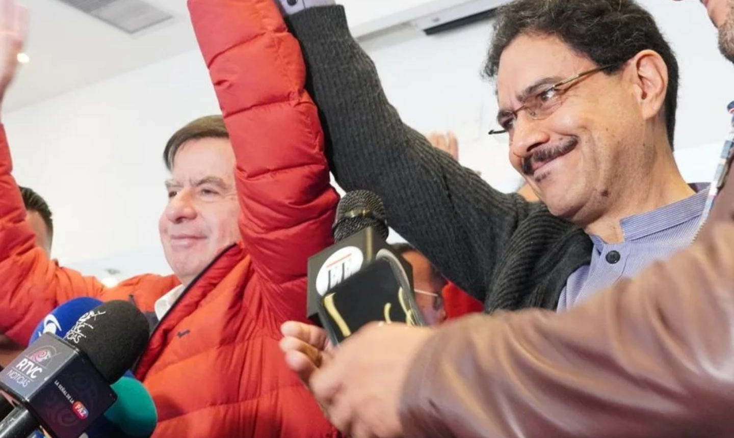 Cepeda y Cristo sellan alianza para 2026 con cinco acuerdos clave, pero marcan distancia sobre la constituyente